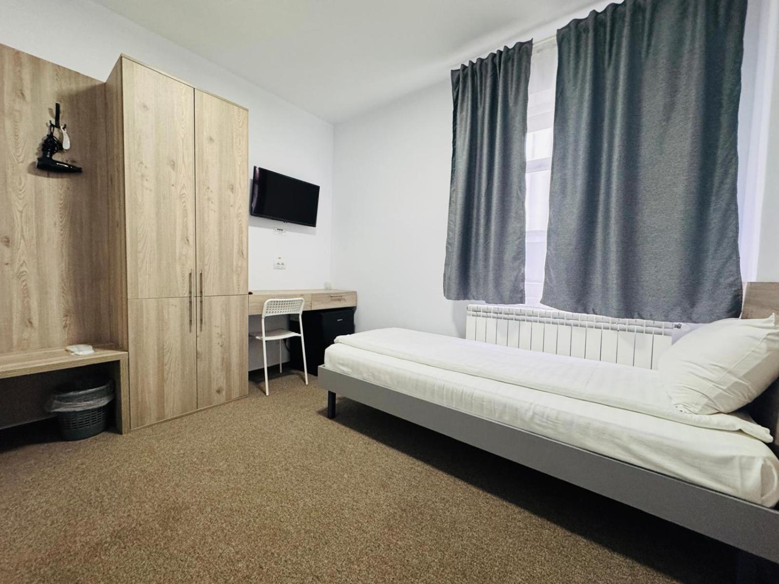 Stef Rooms Tirgu Frumos Exterior photo