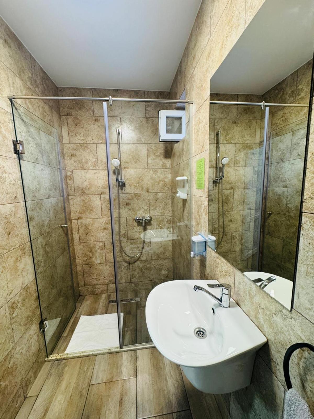 Stef Rooms Tirgu Frumos Exterior photo